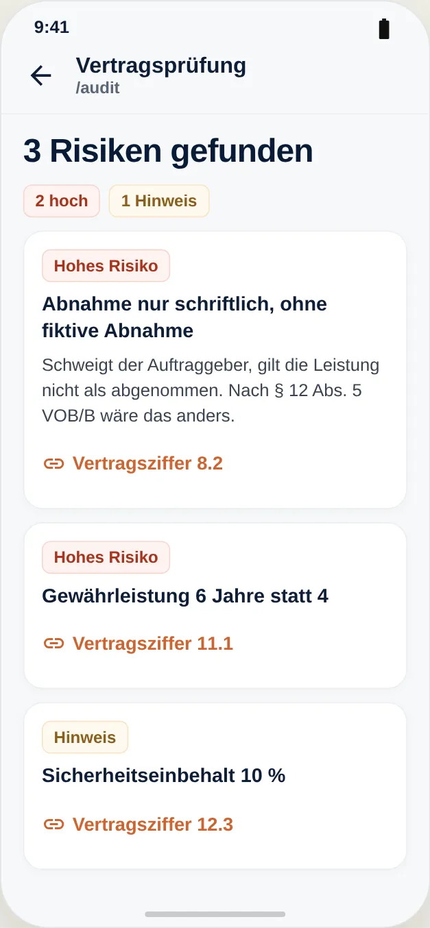 Prüfbericht: drei Risiken mit Verweis auf die Vertragsziffer